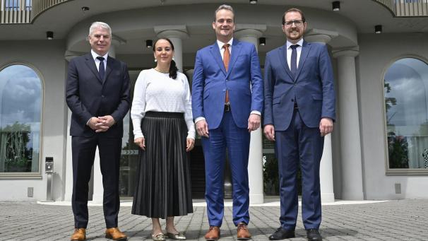 <p>Die neue Regierungsmannschaft wurde am Donnerstag präsentiert: Gregor Freches (PFF), Lydia Klinkenberg (ProDG), Oliver Paasch (ProDG) und Jérôme Franssen (CSP).</p>
