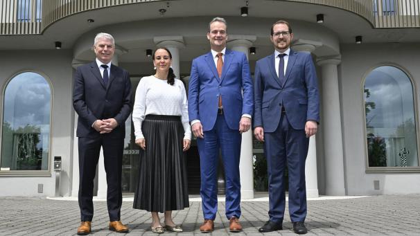 <p>Das ist die neue Regierung in der Deutschsprachigen Gemeinschaft – von links: Gregor Freches (PFF, Minister), Lydia Klinkenberg (ProDG, Ministerin), Oliver Paasch (ProDG, Ministerpräsident) und Jérôme Franssen (CSP, Minister)</p>