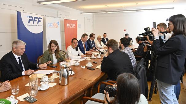 <p>Vorstellung der neuen Regierungskoalition am Donnerstag</p>