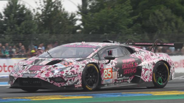 <p>Wie immer in Pink unterwegs: der Lamborghini Huracan GT3 (#85) der „Iron Dames“.</p>