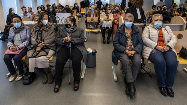 <p>Die fünf Klägerinnen beim Prozess in erster Instanz vor dem Zivilgericht im Jahr 2021</p>