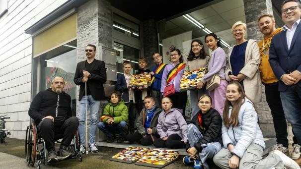 <p>Der Kelmiser Kindergemeinderat hat etwas für Menschen mit einer Beeinträchtigung bewegt: Durch die Legorampen wird der Zugang zu dem Geschäft Kado’Line barrierefreier.</p>