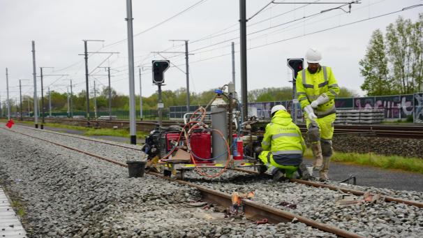 <p>Um die Strecke vor weiteren Überflutungen zu schützen, wurden Maßnahmen in Höhe von einer Million Euro unternommen.</p>