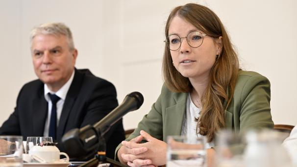 <p>Liesa Scholzen wird die neue Gemeinschaftssenatorin, während ihr Vorgänger Gregor Freches (PFF, links) der DG-Regierung als Minister angehören wird.</p>