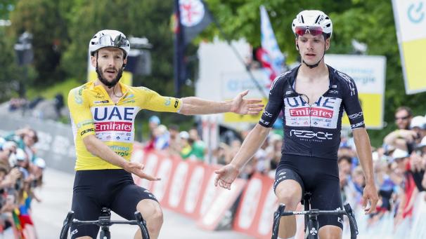 <p>Dominator I und II: Gesamtsieger Adam Yates (links) und UAE-Teamkollege Joao Almeida.</p>