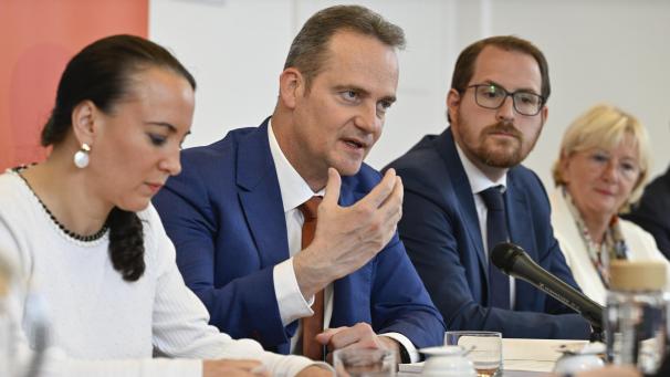 <p>Pkzur Vorstellung der neuen DG-Regierung am letzten Donnerstag: Lydia Klinkenberg, Oliver Paasch (beide ProDG), Jérôme Franssen und Patricia Creutz-Vilvoye (beide CSP)</p>