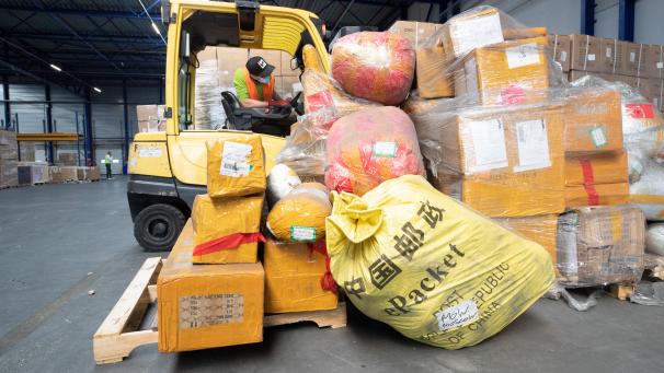 <p>Der Lütticher Regionalflughafen in Bierset gilt als eines der Drehkreuze für Importware aus China.</p>