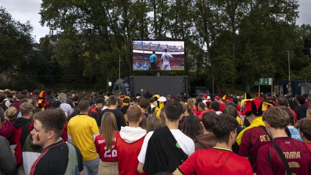 <p>Das Public Viewing wird am Samstag am Clown-Denkmal stattfinden.</p>