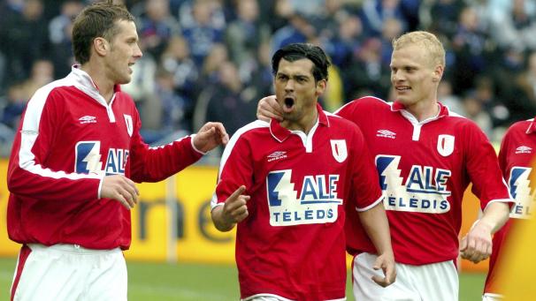 <p>Sérgio Conceição bejubelt im April 2005 zusammen mit den Teamkollegen Philippe Leonard (links) and Karel Geraerts (rechts) einen Treffer im Ligaspiel bei Club Brügge.</p>