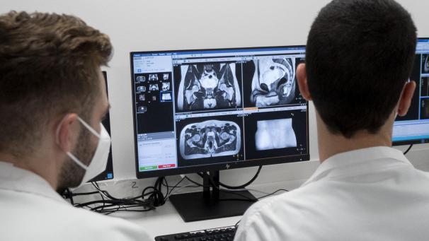 <p>Strahlentherapiesystem in einem Krankenhaus</p>