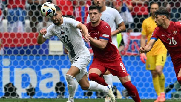 <p>Luka Jovic (rechts) glich mit der letzten Aktion für Serbien aus.</p>