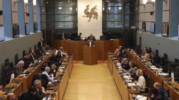 <p>Das Bild zeigt eine Plenarsitzung des wallonischen Regionalparlamentes in der letzten Legislaturperiode.</p>