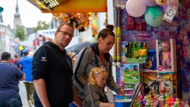 <p>Entchenangeln ist und bleibt ein zeitloser Klassiker, der die kleinen Besucher auf der Eupener Kirmes anzieht.</p>