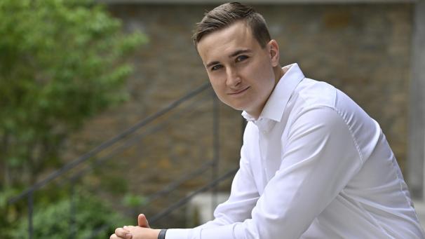 <p>Lukas Teller (CSP) wird mit 24 Jahren nach seiner Vereidigung am 1. Juli der mit Abstand jüngste Mandatar im neugewählten Parlament der DG sein.</p>