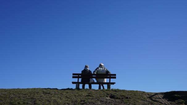 <p>Damit die Kosten der Alterung das Haushaltsdefizit nicht noch weiter aus dem Ruder laufen lassen, empfiehlt die EU-Kommission Reformen im Rentensystem und im Gesundheitswesen.</p>