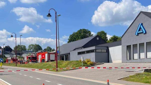 <p>Weil Kühlgas aus einer Kühltheke austrat, musste der Bütgenbacher Aldi am Montagvormittag vorübergehend geschlossen werden.</p>