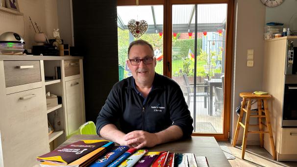 <p>Dirk Stuhlsatz ist seit rund 40 Jahren begeisterter Panini-Sammler.</p>