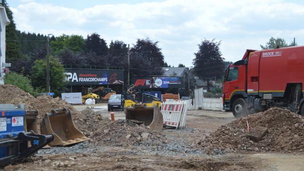 <p>Großbaustelle in Francorchamps: Bis Juni 2025 laufen die Bauarbeiten im Dorf unweit der Rennstrecke.</p>
