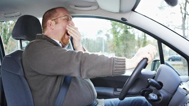 <p>Das Verkehrssicherheitsinstitut VIAS gibt hilfreiche Tipps gegen Müdigkeit am Steuer.</p>