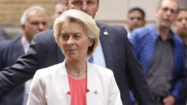 <p>Die Präsidentin der Europäischen Kommission, Ursula von der Leyen, trifft vor einem EU-Gipfel zu einer Sitzung der EVP-Fraktion ein.</p>