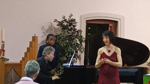 <p>Vera Genten und André Roe entführten das Publikum in die Welt klingender Poesie.</p>