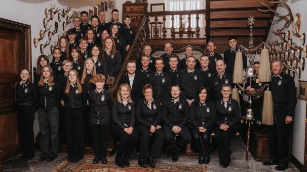 <p>Derzeit umfasst der Verein 42 Mitglieder, davon 38 aktive Musiker. Die hohe Anzahl an Jungmusikern lässt auf eine vielversprechende Zukunft hoffen, denn der Verein verbindet Generationen, Alteingesessene und Neuzugezogene als eine offene Familie, die durch die gemeinsame Leidenschaft inspiriert wird.</p>