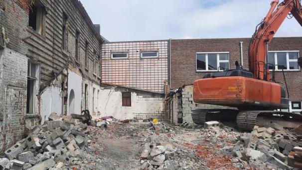 <p>Die Bagger sind seit ein paar Tagen am Werk.</p>