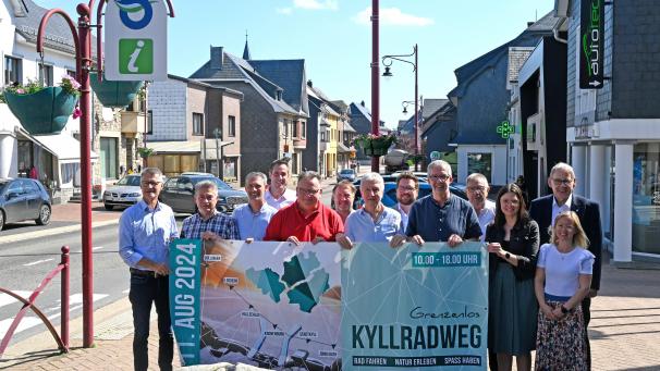 <p>Am Sonntag, 11. August, heißt es wieder „Grenzenlos Kyllradweg“. Die sechs Partnergemeinden stellten das Programm am Mittwoch im Büllinger Rathaus vor.</p>
