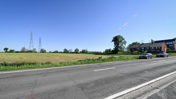 <p>An der Eupener Straße in Baelen, unweit des Klosters Garnstock, soll der Kreisverkehr angelegt werden.</p>