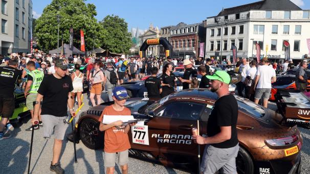 <p>Ein wahrer Menschenauflauf am Mittwoch zur Fahrerparade in Spa.</p>