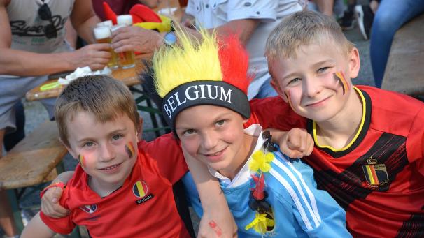 <p>Diese jungen Fans schauten sich das Spiel in Schönberg an.</p>