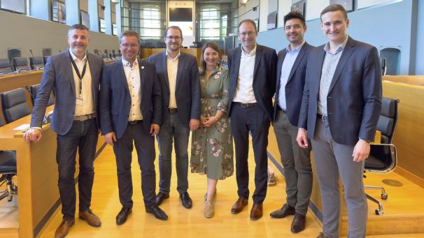 <p>Vertreter der CSP und Les Engagés treffen sich zu einer Arbeitssitzung im wallonischen Parlament in Namur</p>
