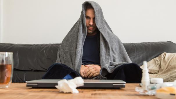 <p>Erkältet auf dem Sofa: So hat man sich den Urlaub nicht vorgestellt.</p>