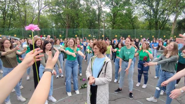 <p>Vor den Prüfungen wurde Inge Hoffmann-Kohnen gebührend von der MG-Schulgemeinschaft verabschiedet.</p>