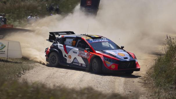 <p>Staub aufgewirbelt. Thierry Neuville am Donnerstag beim Shakedown der Polen-Rallye.</p>