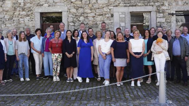 <p>Dieses Bild veröffentliche die Liste „Mit Uns“ im Zuge des Pressetermins am Donnerstag. Es zeigt Sympathisanten und mögliche Kandidaten für die Kommunalwahlen im Oktober. Das Geheimnis, wer antritt, soll spätestens Anfang August gelüftet werden.</p>
