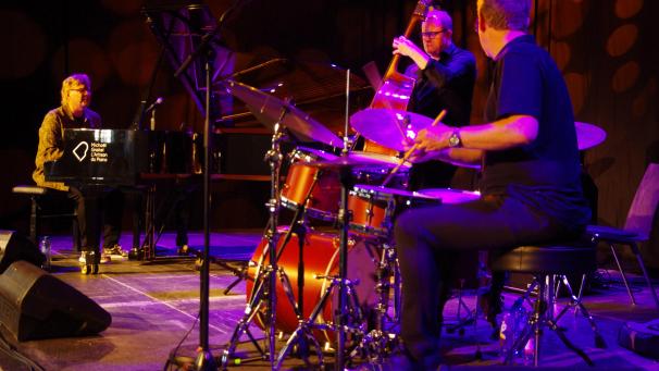 <p>Rantala, Ilg und Lundinterpretierteneinige der schönsten Themen von Jimmy Van Heusen über Cole Porter zu Charlie Parker und Kurt Weill.</p>