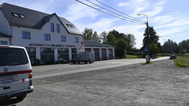 <p>Der Parkplatz gegenüber der Notdienstzentrale in Büllingen, derzeit noch eine Brachfläche, könnte mit Fördergeldern aus dem Pimaci-Programm deutlich aufgewertet werden.</p>