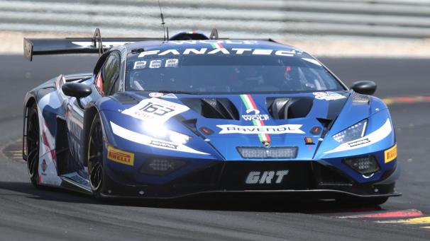 <p>Der Grasser-Lamborghini von Frank Perera unterwegs auf der Piste.</p>