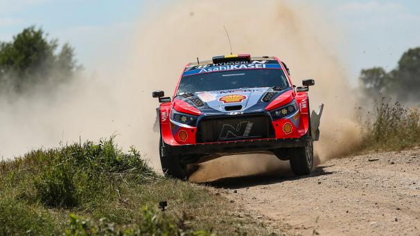 <p>Thierry Neuville (Hyundai) hatte einen schwierigen Rallyetag in Polen. Der St.Vither liegt auf Platz sieben.</p>