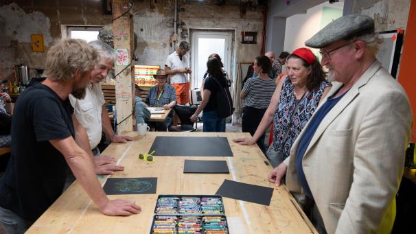 <p>Das „Haus Vitus“ hat in Zusammenarbeit mit Didier Scheuren (links) eine tolle Ausstellung geschaffen.</p>