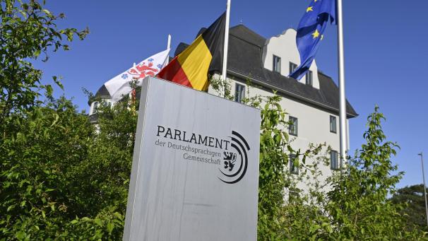 <p>Blick auf das Parlament der DG</p>