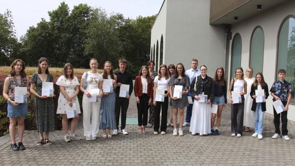 <p>Gruppenbild Schülerpreis 2024 am PDG</p>