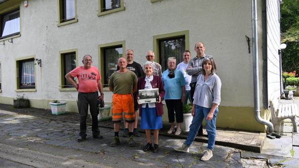 <p>Bruno Jost, Ralf Gennen, Achim Pauls, Bertha Pauls-Jacobi (genannt Linge Bertha), Leo Fonk, Irene Schmitz, Andreas Schommers, Georg PaulsundKarla Schommers (v.l.) haben das Projekt realisiert.</p>