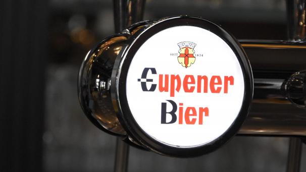 <p>Ein Zapfhahn mit Eupener Bier: Wegen der Inflation steigen die Preise für Bier stark an. Fotos: Carsten Lübke</p>