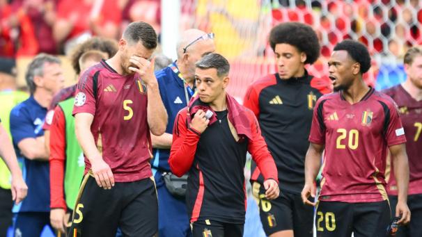 <p>Untröstlich: Jan Vertonghen (links) entschied das Spiel gegen Frankreich per Eigentor.</p>