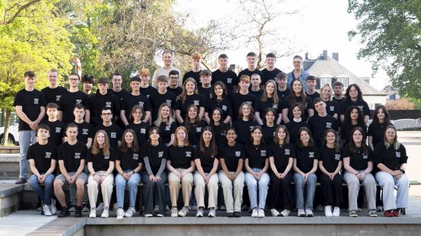 <p>Die Absolventen des 6. Jahres allgemeinbildender Unterricht und Elektromechanik</p>