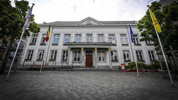 <p>Ein Blick auf das Eupener Rathaus, in dem der Stadtrat tagt.</p>