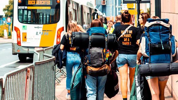 <p>Rund 90.000 Musikfans strömen jeden Tag auf die Werchter-Wiese.</p>