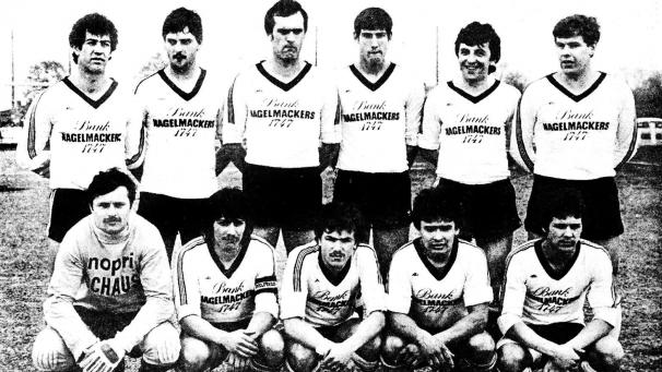 <p>Die St.Vither Meistermannschaft der Saison 1980-81. Obere Reihe, von links: Robert Löhrer, Edgar Jamar, Herbert Cremer, Manfred Schmitz, Richard Wiesen, Gottfried Nütten. Untere Reihe, von links: Heinz Hansen, Kapitän Günther Klauser, „Kalle“ Krings, Robert Heinen, Imre Szabo</p>